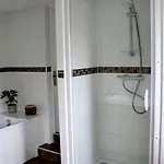 La Petite Maison De Vernon-giverny, Cosy Avec Jardin à 7 Min De Giverny, Wifi, Parking Gratuit Dans La Rue, Calme Casa de Férias