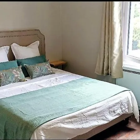 La Petite Maison De Vernon, Wifi, Machine A Laver, Parking Gratuit, Jardin Prive Casa de Férias *