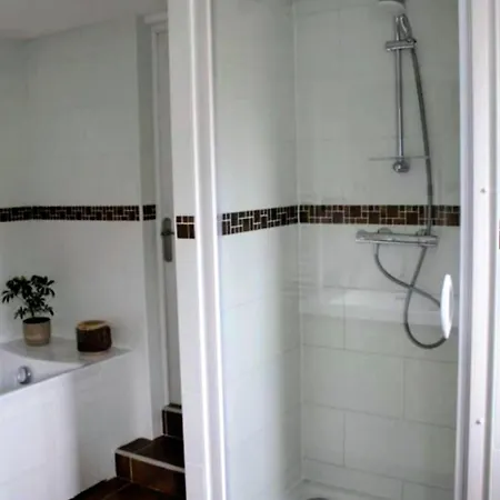 La Petite Maison De Vernon-giverny, Cosy Avec Jardin A 7 Min De Giverny, Sauna, Wifi, Parking Gratuit Dans La Rue, Calme Dom wakacyjny
