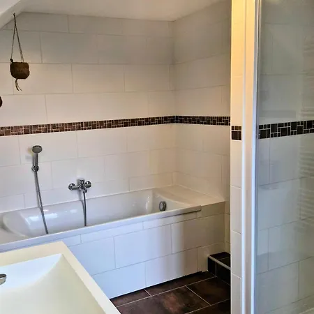 La Petite Maison De Vernon-giverny, Cosy Avec Jardin A 7 Min De Giverny, Sauna, Wifi, Parking Gratuit Dans La Rue, Calme