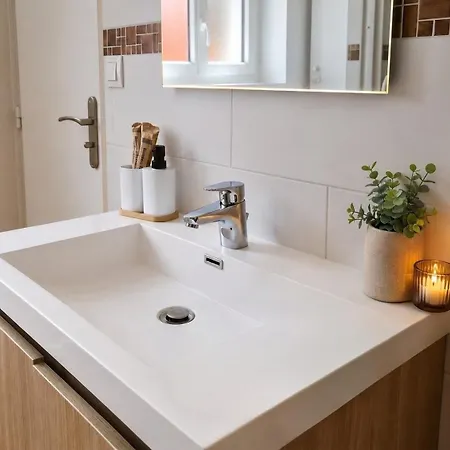 Hébergement de vacances La Petite Maison De Vernon-giverny, Cosy Avec Jardin à 7 Min De Giverny, Sauna, Wifi, Parking Gratuit Dans La Rue, Calme