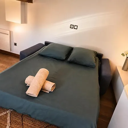 La Petite Maison De Vernon-giverny, Cosy Avec Jardin à 7 Min De Giverny, Sauna, Wifi, Parking Gratuit Dans La Rue, Calme Hébergement de vacances *