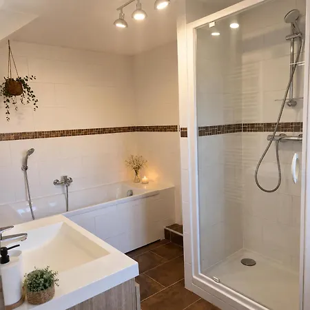 La Petite Maison De Vernon-giverny, Cosy Avec Jardin à 7 Min De Giverny, Sauna, Wifi, Parking Gratuit Dans La Rue, Calme *