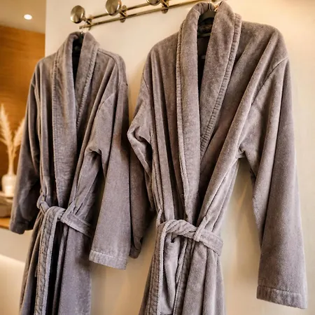 La Petite Maison De Vernon-giverny, Cosy Avec Jardin à 7 Min De Giverny, Sauna, Wifi, Parking Gratuit Dans La Rue, Calme Hébergement de vacances *